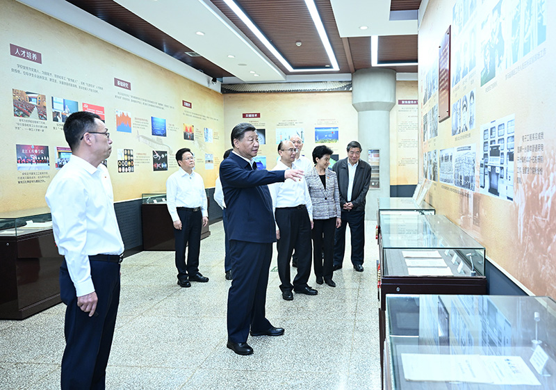 9月6日至8日，中共中央總書記、國家主席、中央軍委主席習(xí)近平在黑龍江考察。這是7日上午，習(xí)近平在哈爾濱工程大學(xué)哈軍工紀(jì)念館考察。